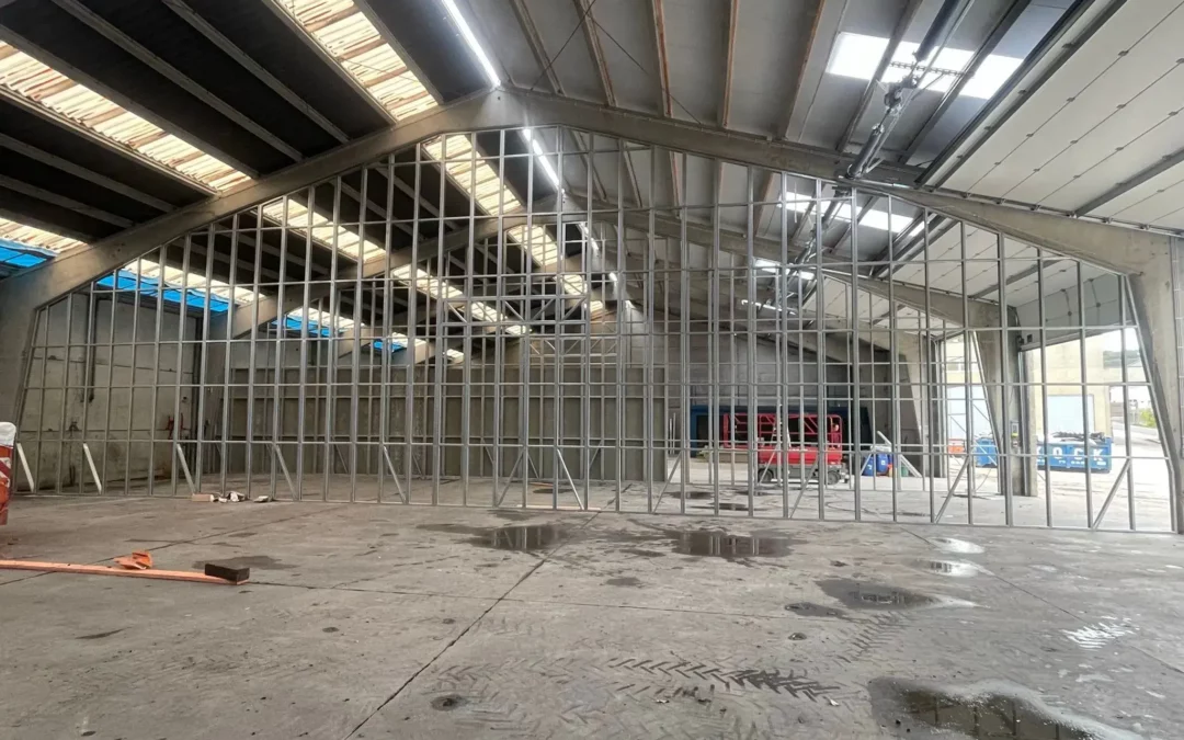 Cloisons de séparation dans le hall